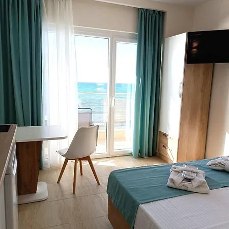 Navarino Luxe Aparthotel *
