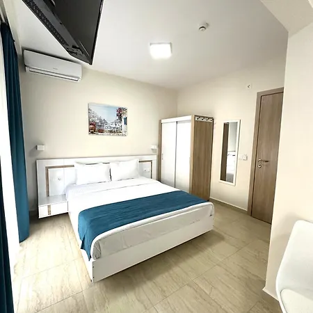 Navarino Luxe Aparthotel *