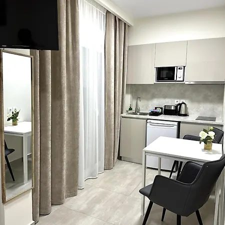 Navarino Luxe Aparthotel *